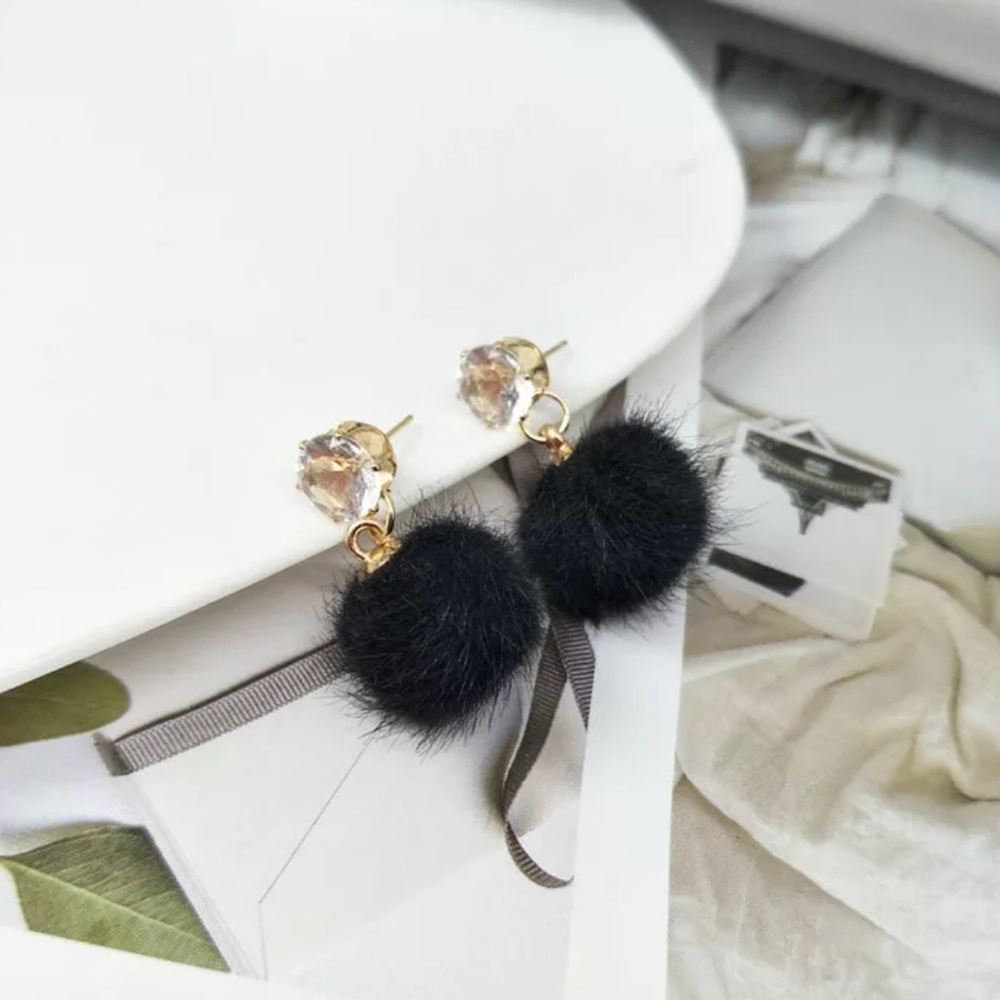 💋 Pom pom earrings